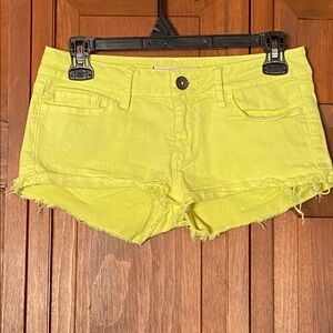5/$40 Yellow Bullhead Black Low Waisted Jean Shorts~Size 1